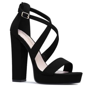 🆕 Natalia Strappy Block Heel
Size 8 Black 🆕